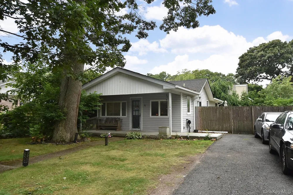 38 Balaton Avenue Ronkonkoma, NY 11779