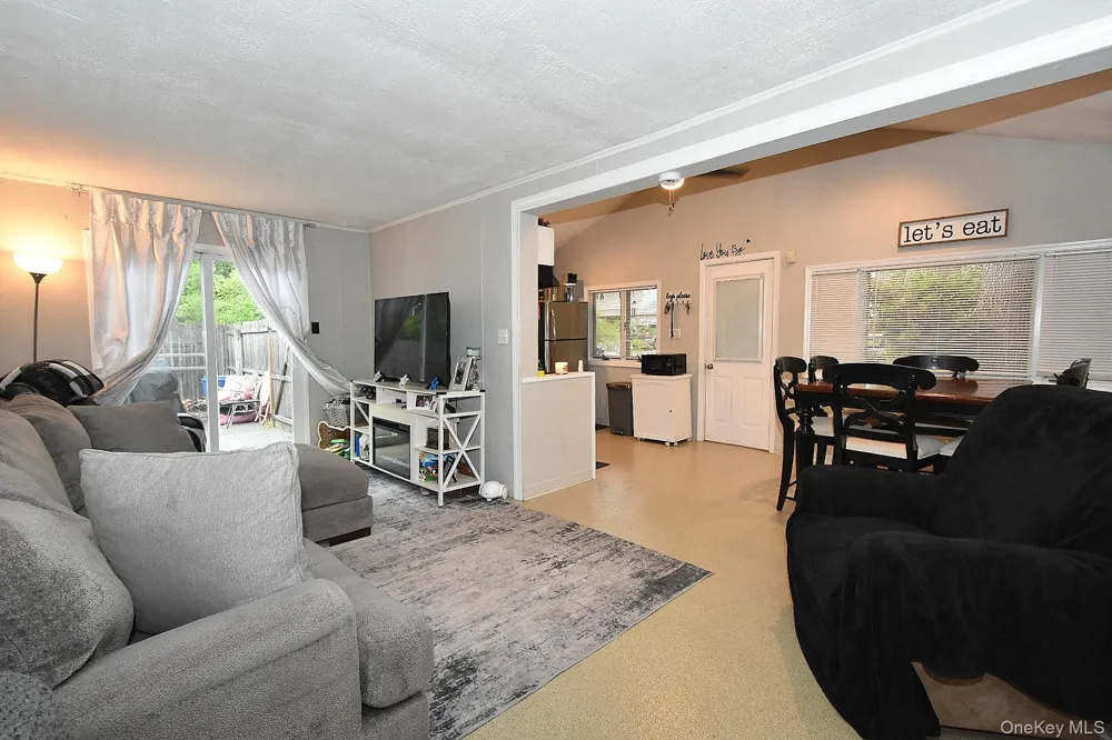 38 Balaton Avenue Ronkonkoma, NY 11779