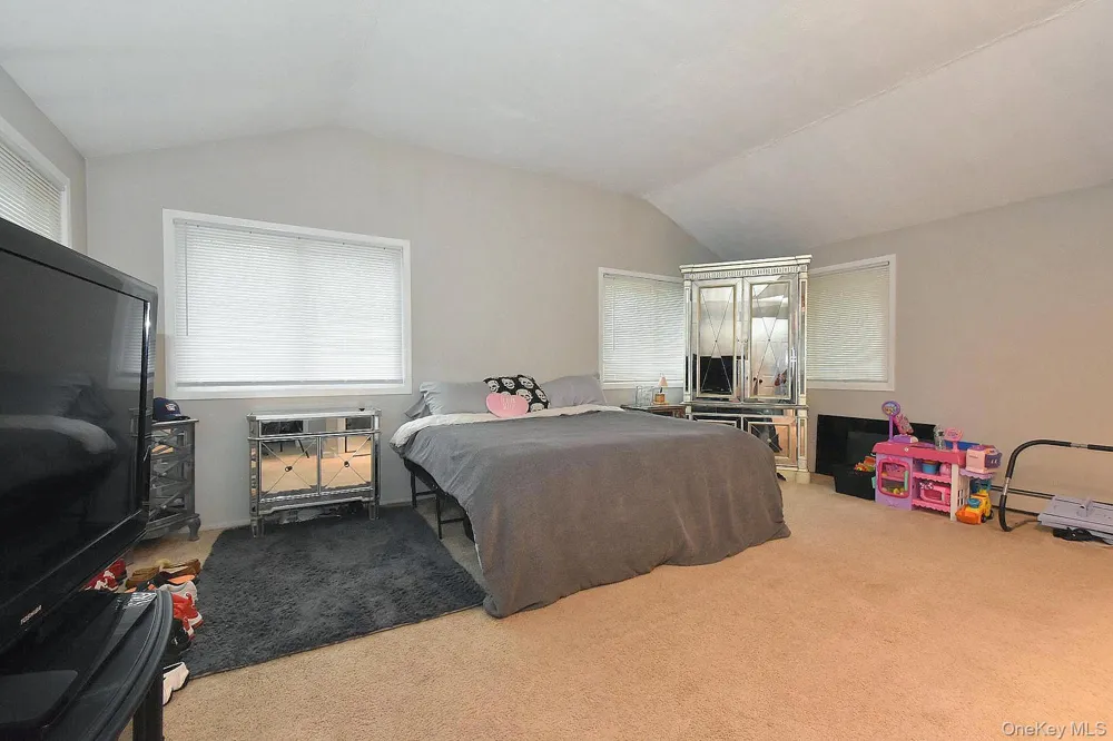 38 Balaton Avenue Ronkonkoma, NY 11779