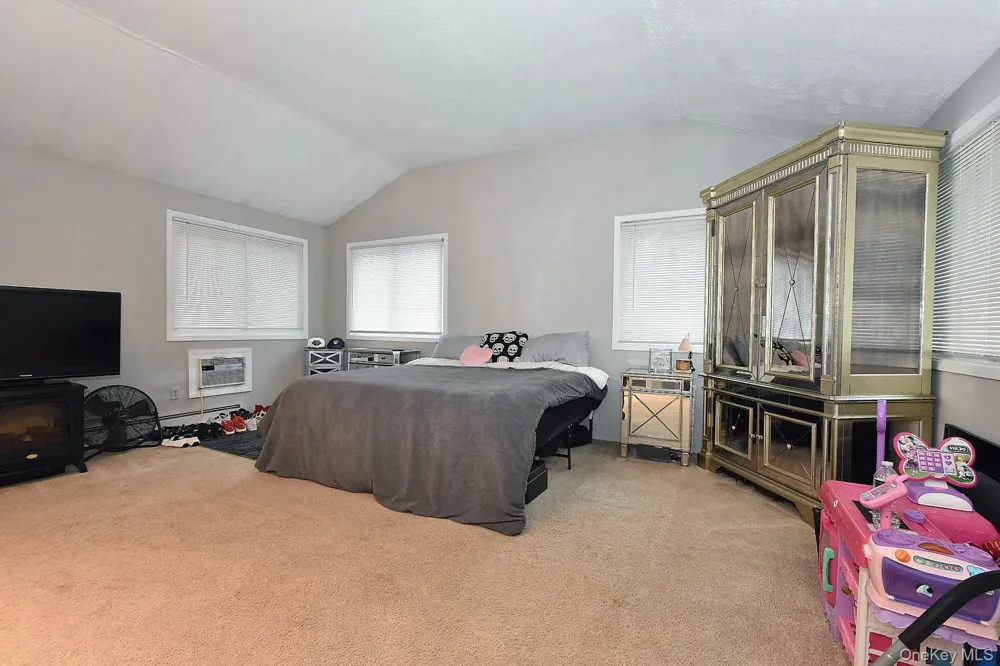 38 Balaton Avenue Ronkonkoma, NY 11779