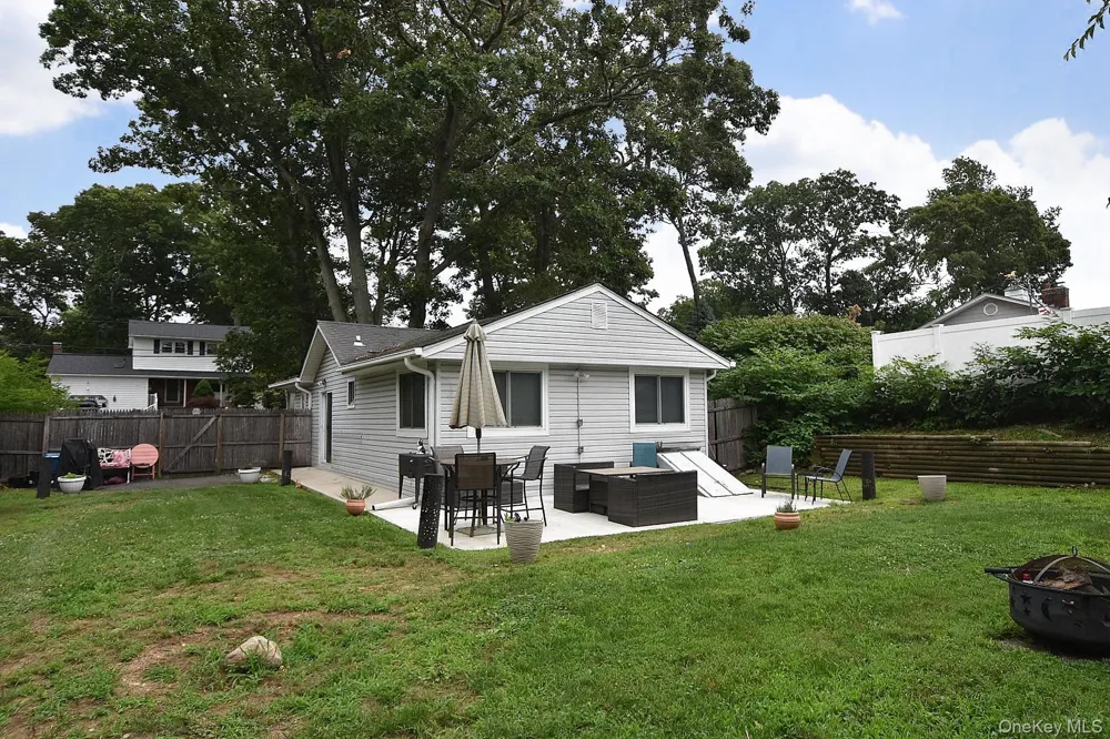 38 Balaton Avenue Ronkonkoma, NY 11779