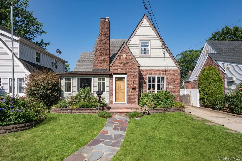 1640 Roosevelt Street Baldwin, NY 11510