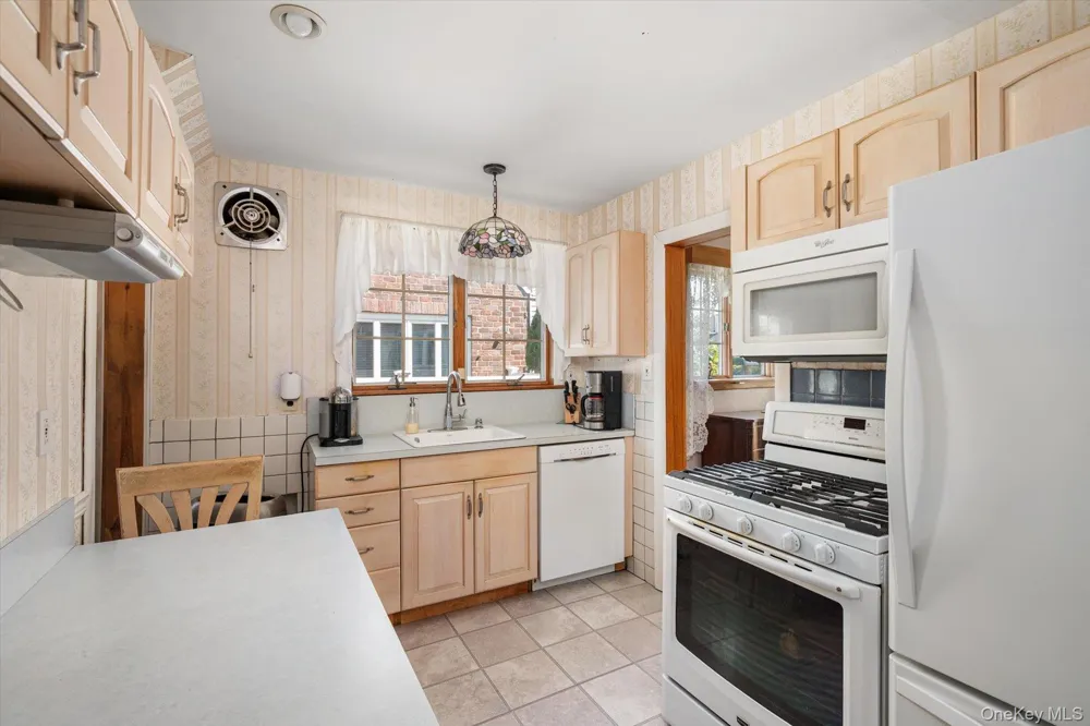 1640 Roosevelt Street Baldwin, NY 11510
