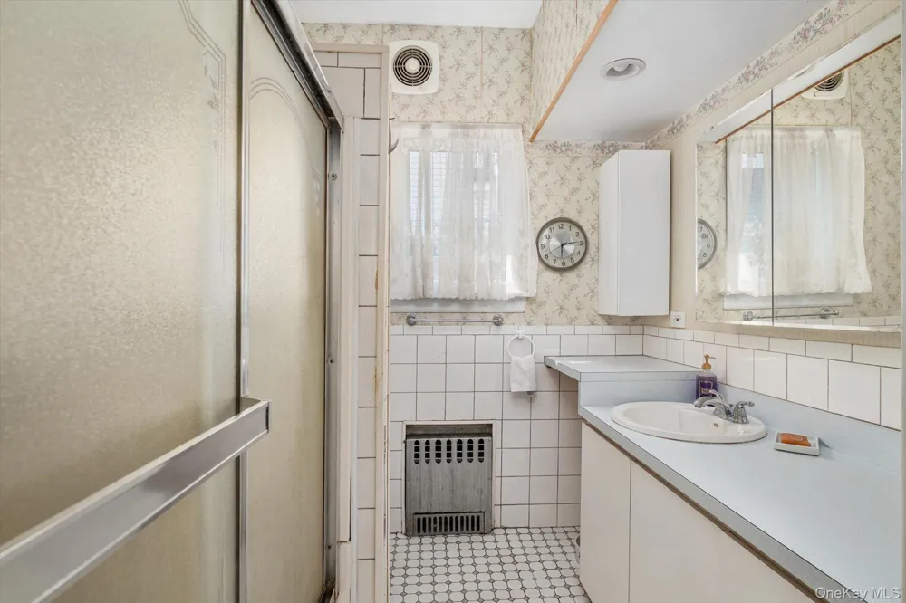 1640 Roosevelt Street Baldwin, NY 11510