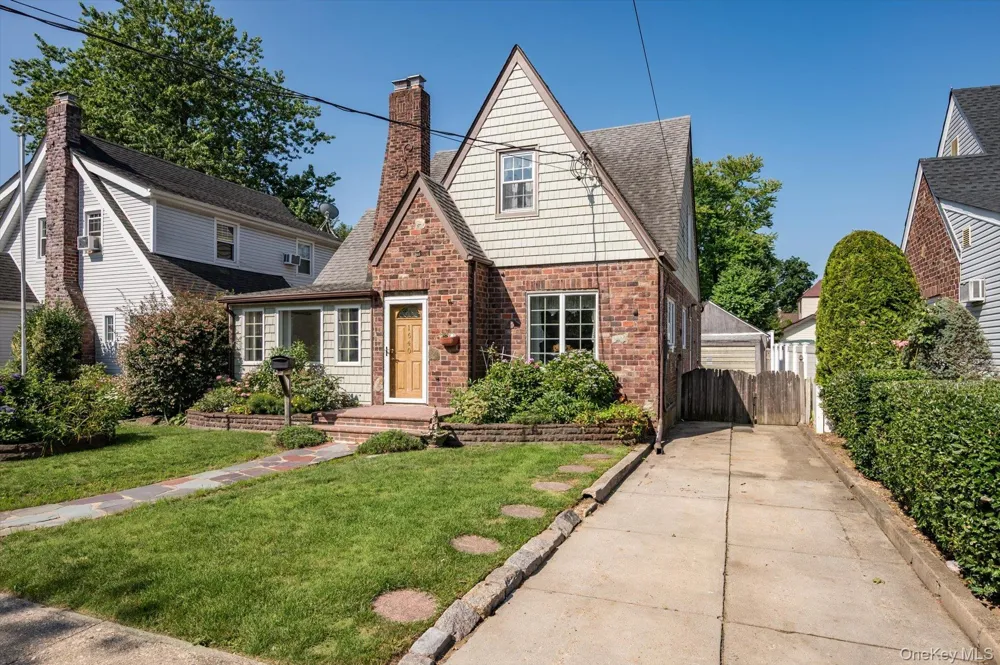 1640 Roosevelt Street Baldwin, NY 11510