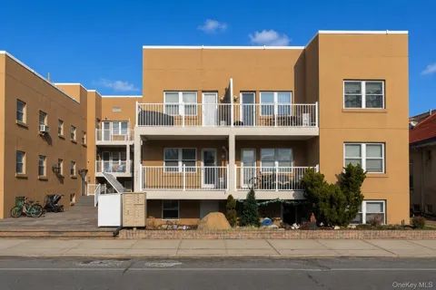 251 W Broadway #210
