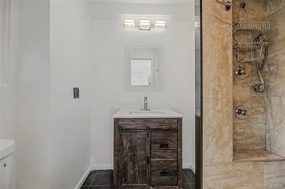 4971 Henry Hudson Parkway W #4971 Bronx, NY 10471