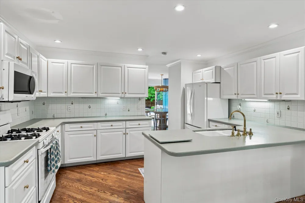 129 Oneck Lane Westhampton Beach, NY 11978