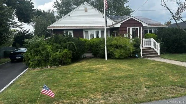 59 FARMERS AVENUE Lindenhurst, NY 11757
