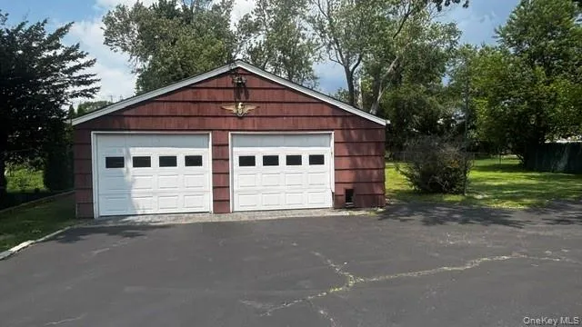 59 FARMERS AVENUE Lindenhurst, NY 11757
