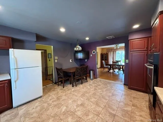 59 FARMERS AVENUE Lindenhurst, NY 11757