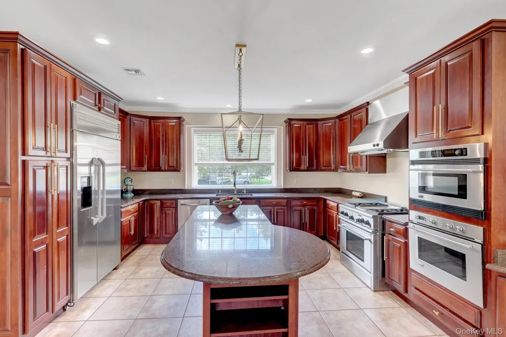 7 Brookline Court Wading River, NY 11792
