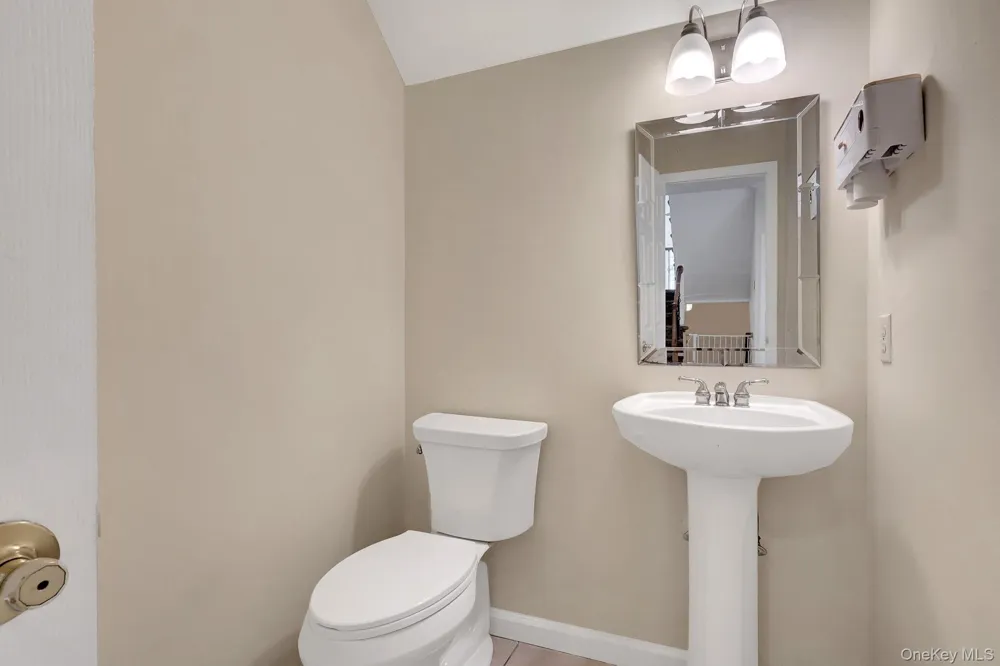7 Brookline Court Wading River, NY 11792