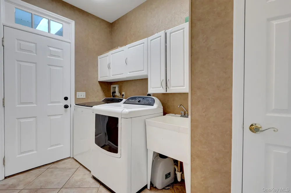 7 Brookline Court Wading River, NY 11792