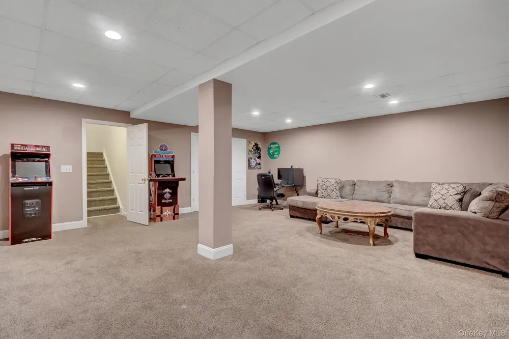 7 Brookline Court Wading River, NY 11792