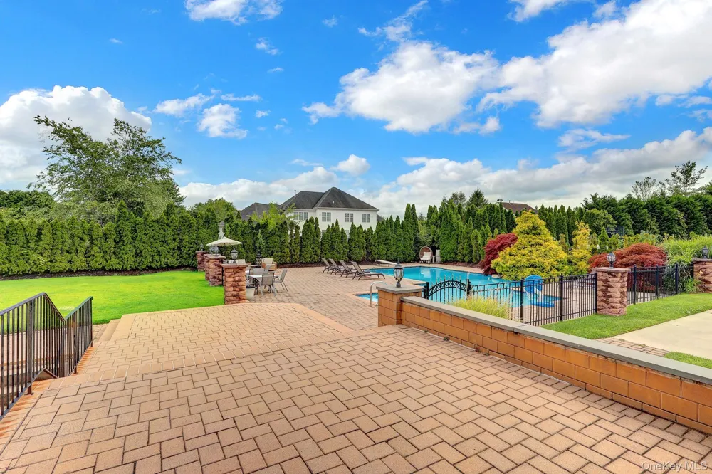 7 Brookline Court Wading River, NY 11792