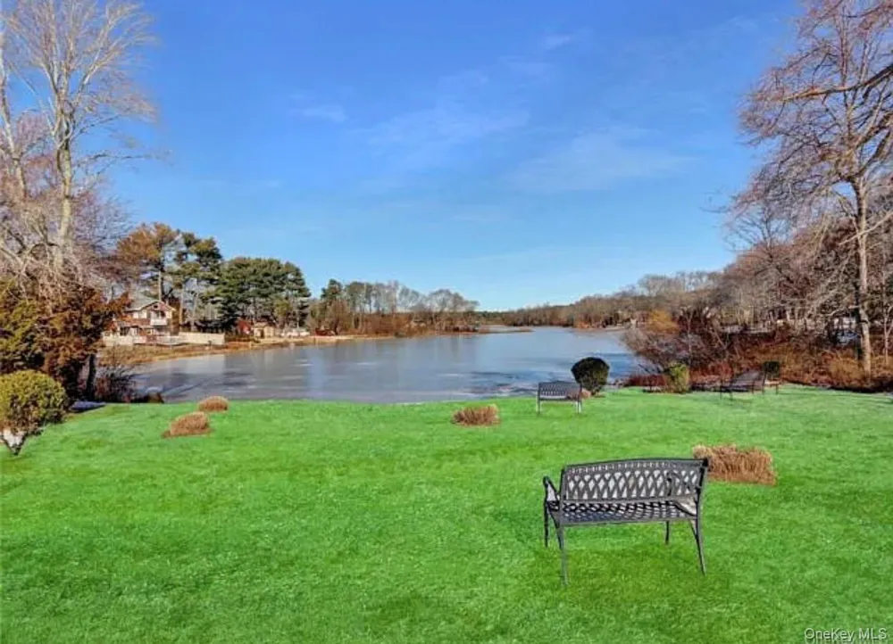 105 Artist Lake Drive Middle Island, NY 11953