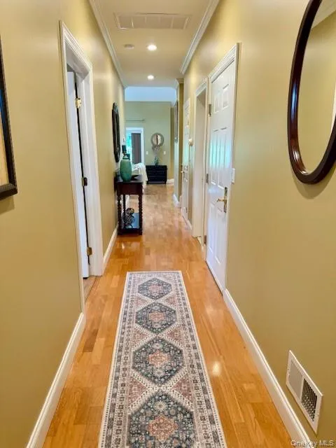 129 Maya Circle Central Islip, NY 11722