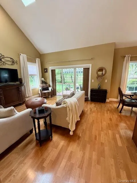 129 Maya Circle Central Islip, NY 11722