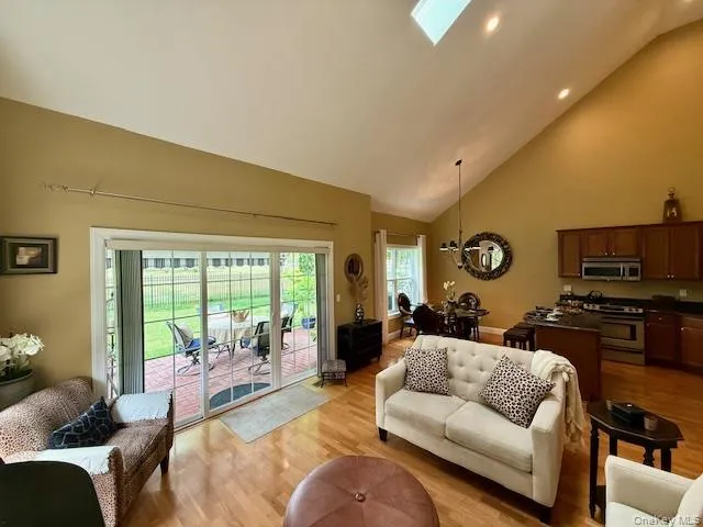 129 Maya Circle Central Islip, NY 11722