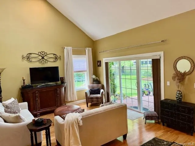 129 Maya Circle Central Islip, NY 11722