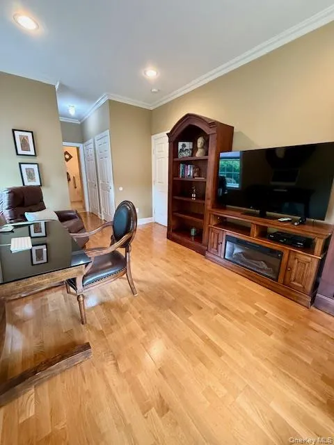 129 Maya Circle Central Islip, NY 11722