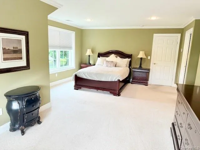129 Maya Circle Central Islip, NY 11722