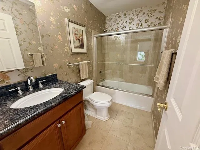 129 Maya Circle Central Islip, NY 11722