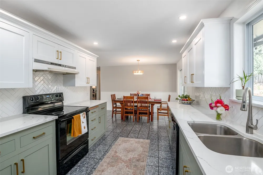 424 119th Avenue E Edgewood, WA 98372