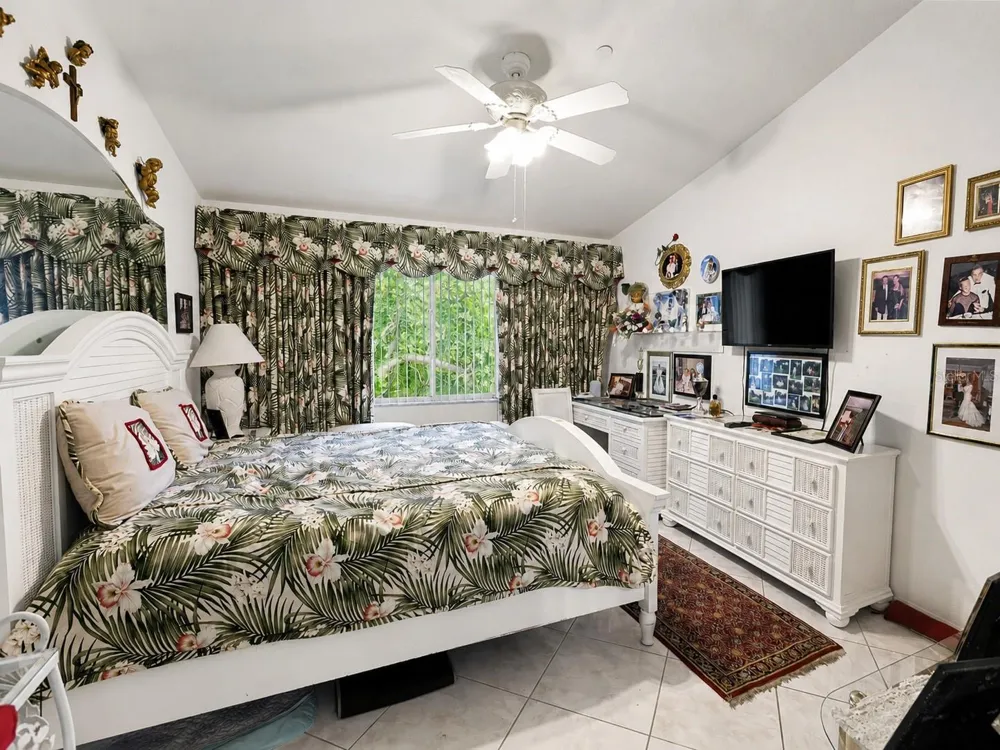 8294 KEY ROYAL CIRCLE #1631 Naples, FL 34119