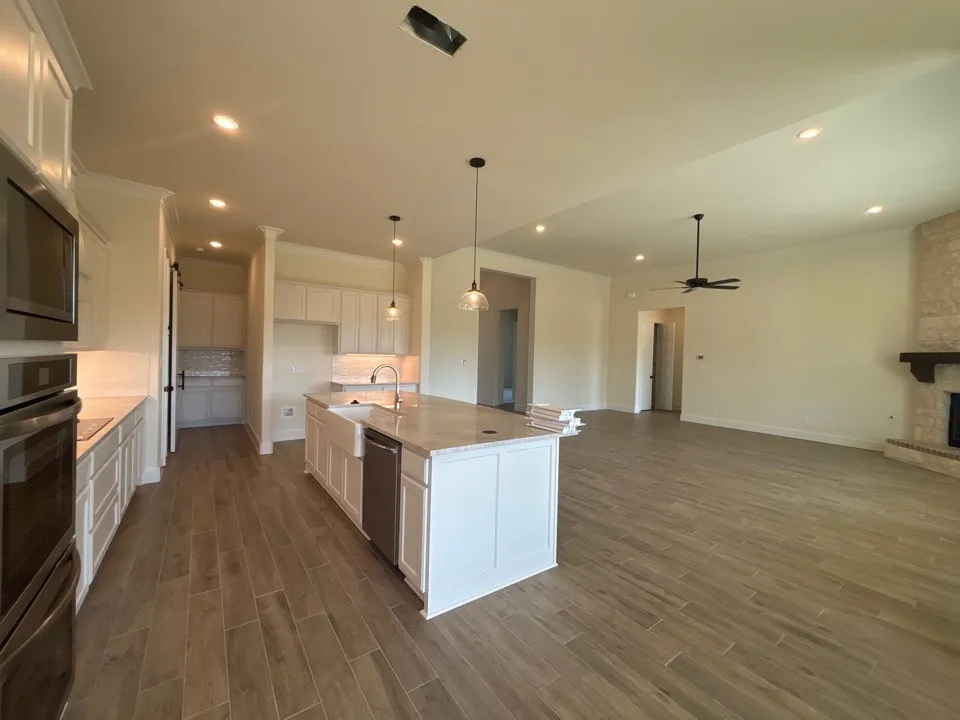 705 Water Side Drive Van Alstyne, TX 75495
