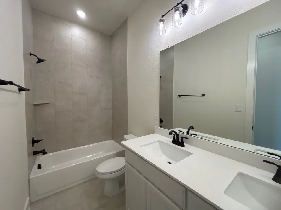 705 Water Side Drive Van Alstyne, TX 75495