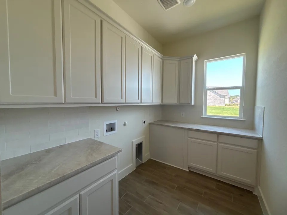 705 Water Side Drive Van Alstyne, TX 75495