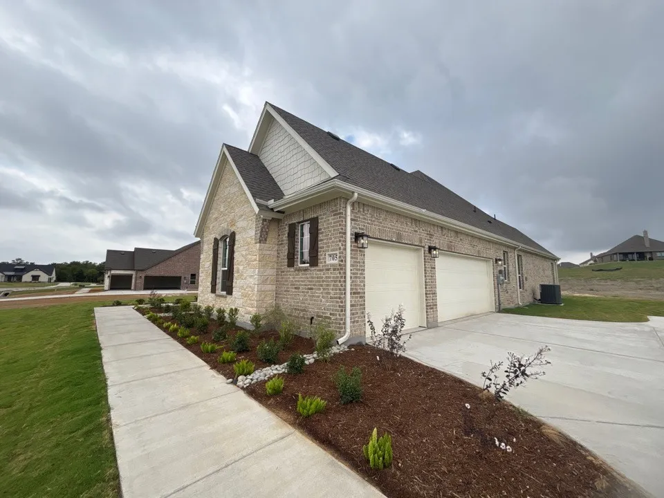 705 Water Side Drive Van Alstyne, TX 75495