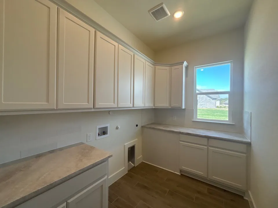 705 Water Side Drive Van Alstyne, TX 75495