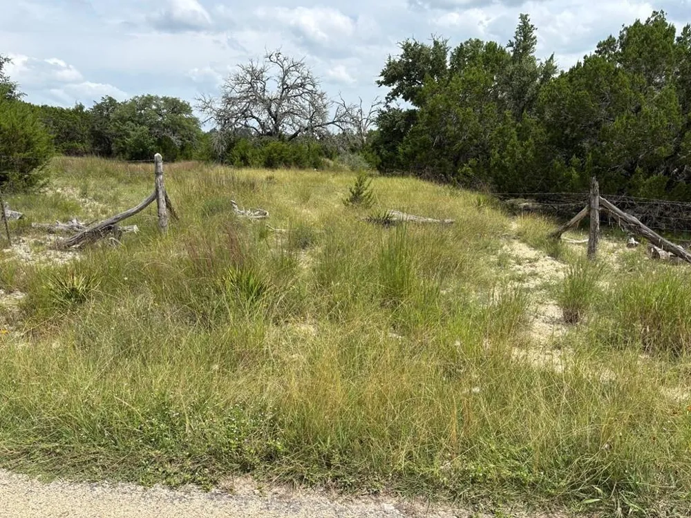 104 Lillian Drive S Kerrville, TX 78028