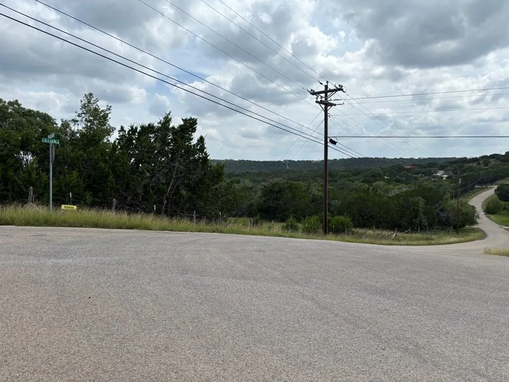 104 Lillian Drive S Kerrville, TX 78028