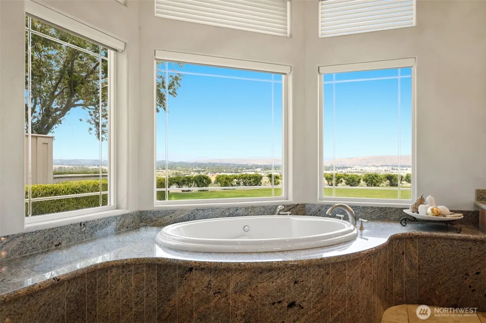 24 Eagle Crest Drive Union Gap, WA 98903
