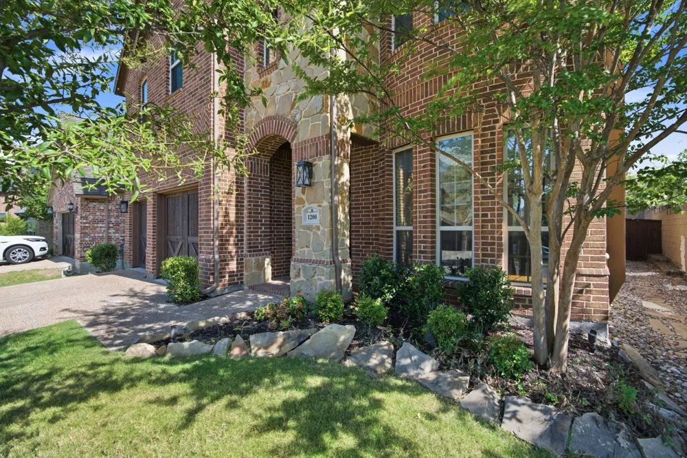 1200 Grant Avenue Lantana, TX 76226