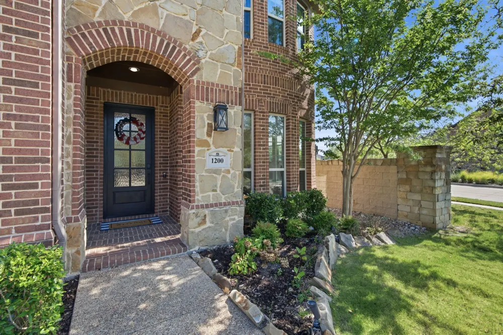 1200 Grant Avenue Lantana, TX 76226