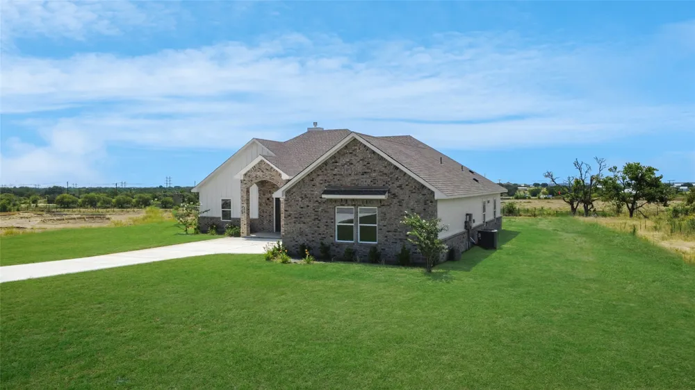 1020 Don Eve Court Azle, TX 76020