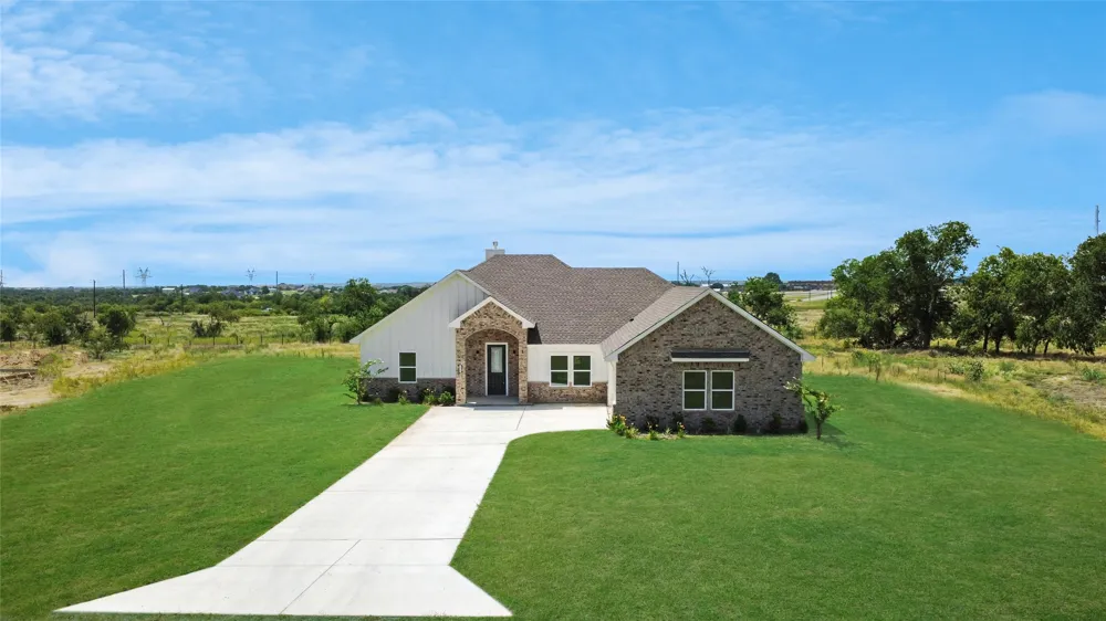 1020 Don Eve Court Azle, TX 76020