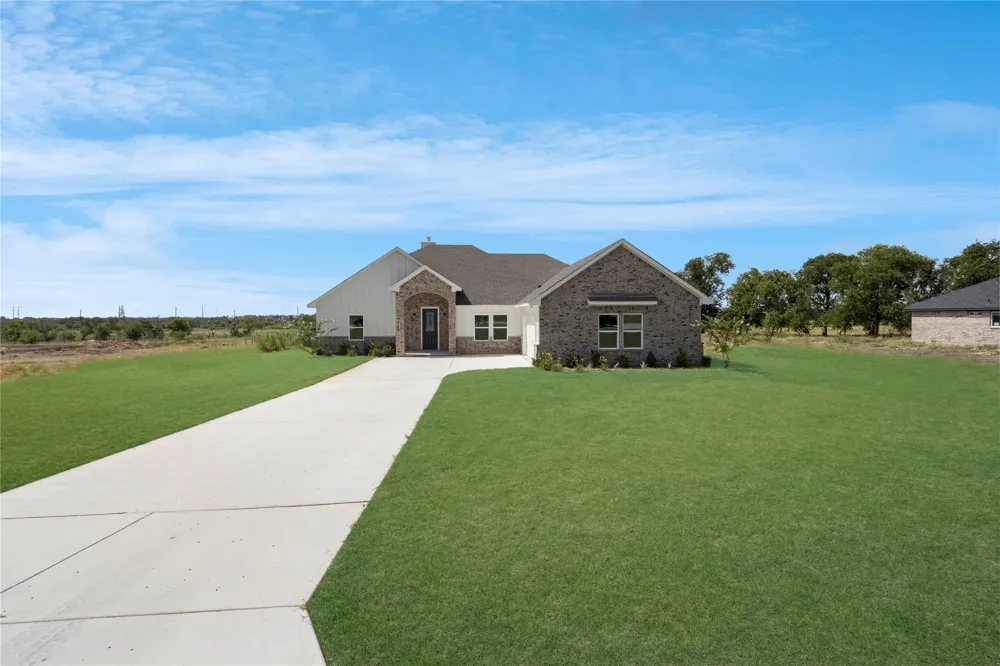1020 Don Eve Court Azle, TX 76020