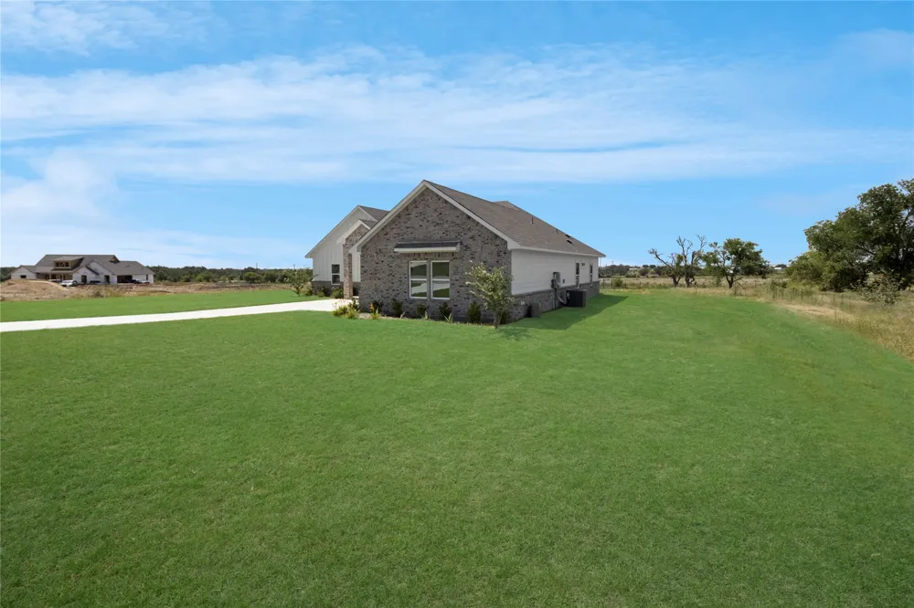 1020 Don Eve Court Azle, TX 76020