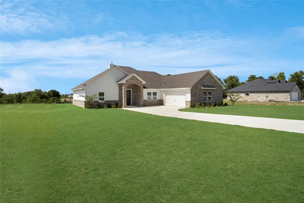 1020 Don Eve Court Azle, TX 76020