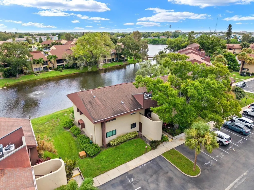 875 S VILLAGE DRIVE #101 St Petersburg, FL 33716