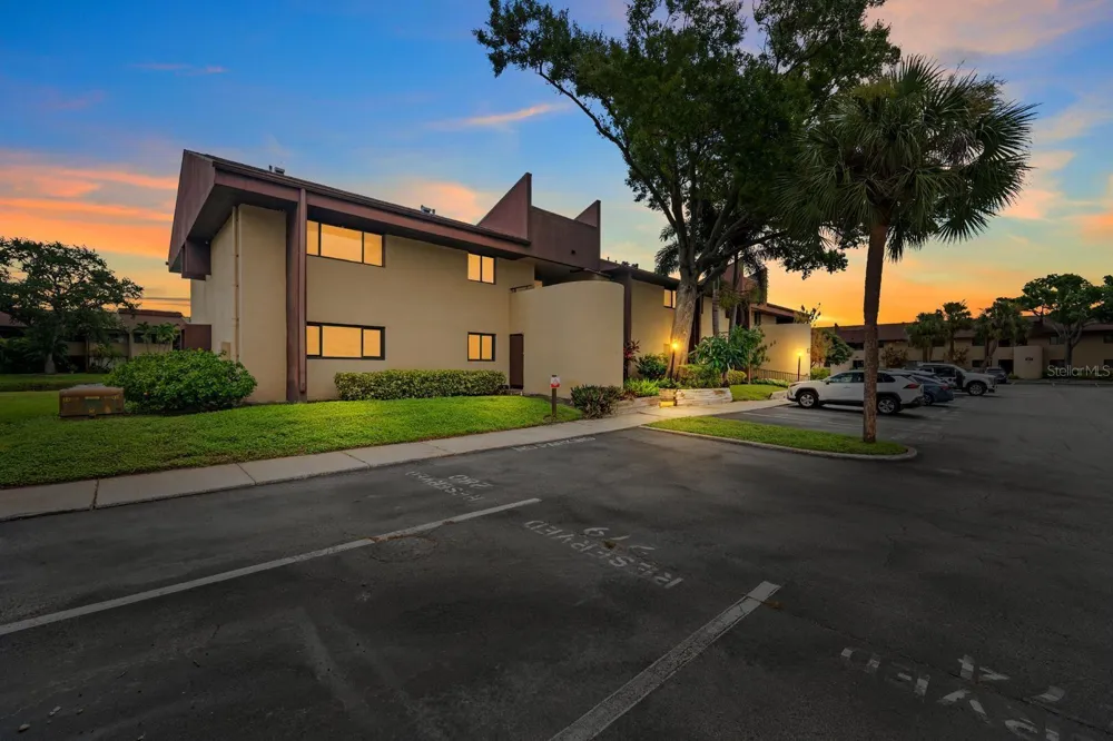 875 S VILLAGE DRIVE #101 St Petersburg, FL 33716