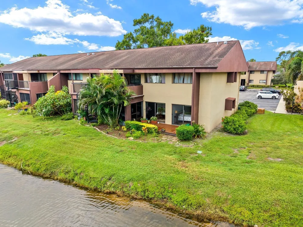 875 S VILLAGE DRIVE #101 St Petersburg, FL 33716