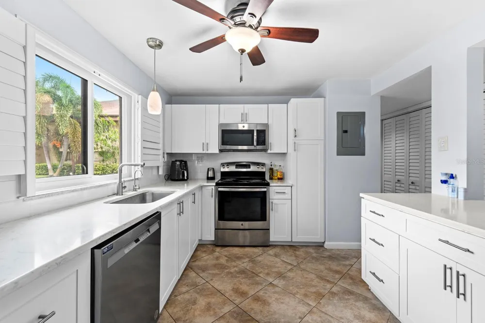 875 S VILLAGE DRIVE #101 St Petersburg, FL 33716