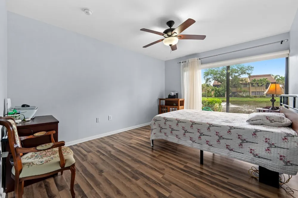 875 S VILLAGE DRIVE #101 St Petersburg, FL 33716